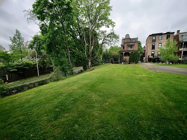 4 Grand St #1 — Photo 23