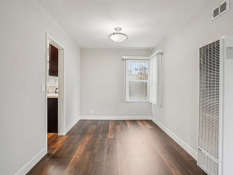 Hollypark Knolls Apartments — Photo 25