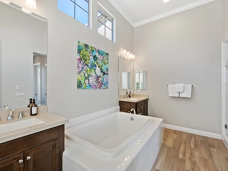 Master Suite 1 Bathroom