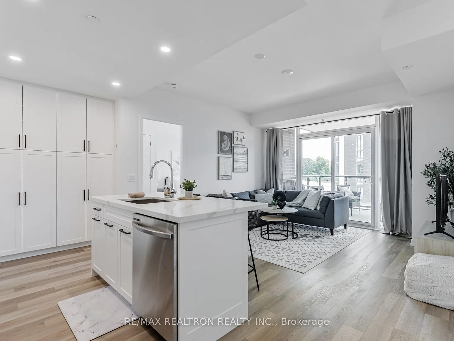 2 bed, $2,400 — Photo 4