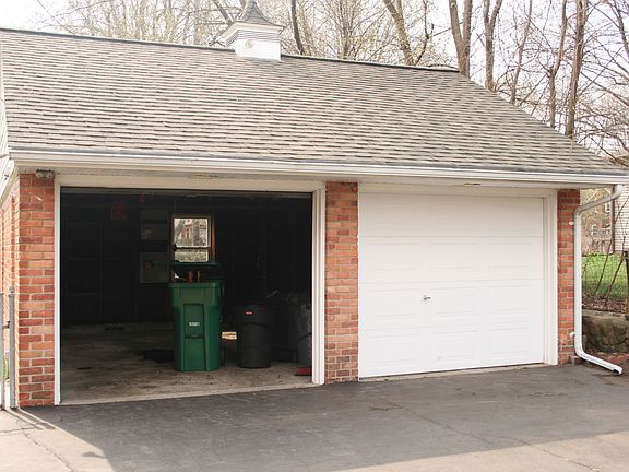 3rd image of 3585 Oakshire Dr