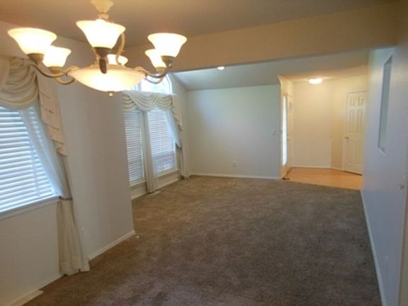 Living Room / Entry