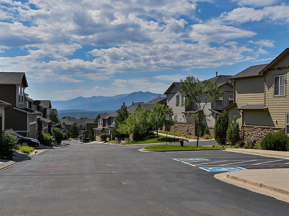 Quiet neighborhood with stunning views