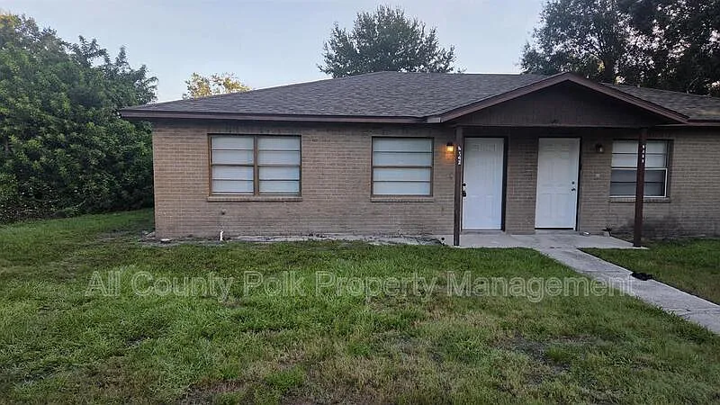 2 bed, 1.0 bath, 850 sqft, $925 — Photo 1