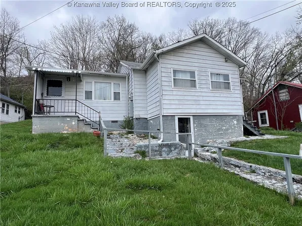 1286 Parkway Dr, Dunbar, WV 25064