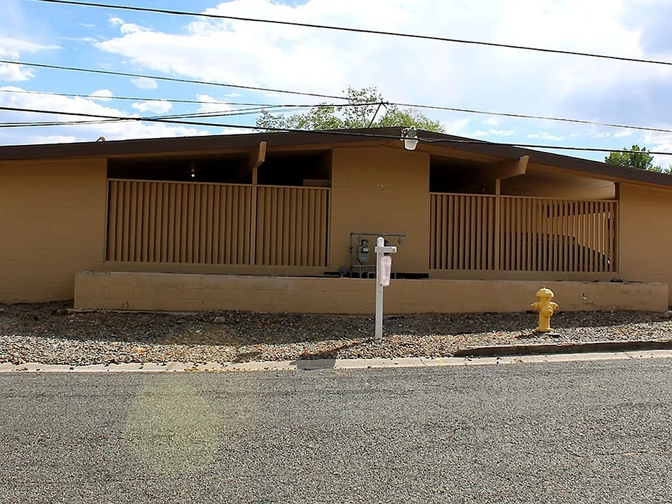 336 Country Club Cir