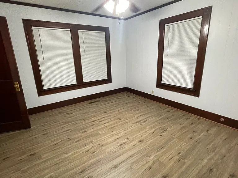 220 E Toronto Ave #2 — Photo 12