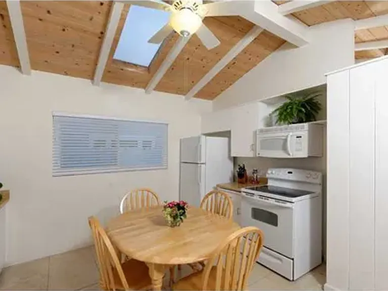1249 Torrey Pines Rd — Photo 6