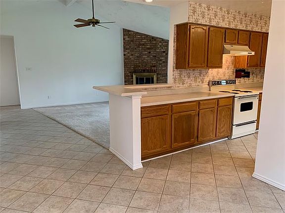 5th image of 824 Bronco Ln
