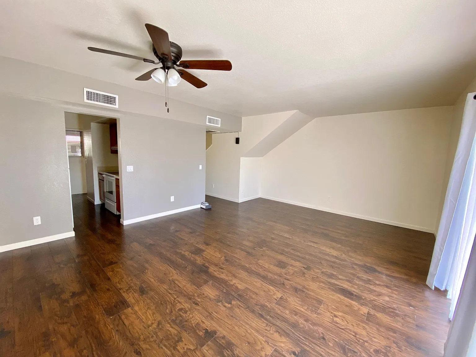 623 W Calle De Las Lomitas — Photo 2
