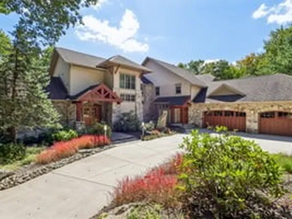 2330 S Ridge Dr, Hidden Valley, PA 15502