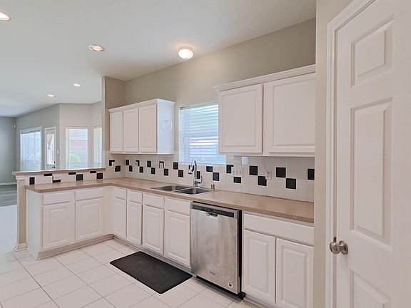 4th image of 3834 Canton Dr