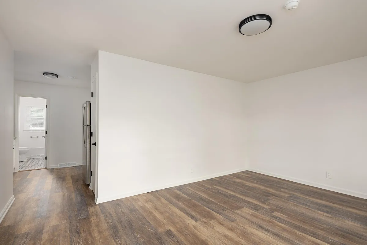 Building Photo - 2068 Regency Rd #4