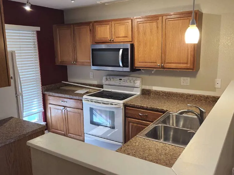 260 Greenway Cir W — Photo 7