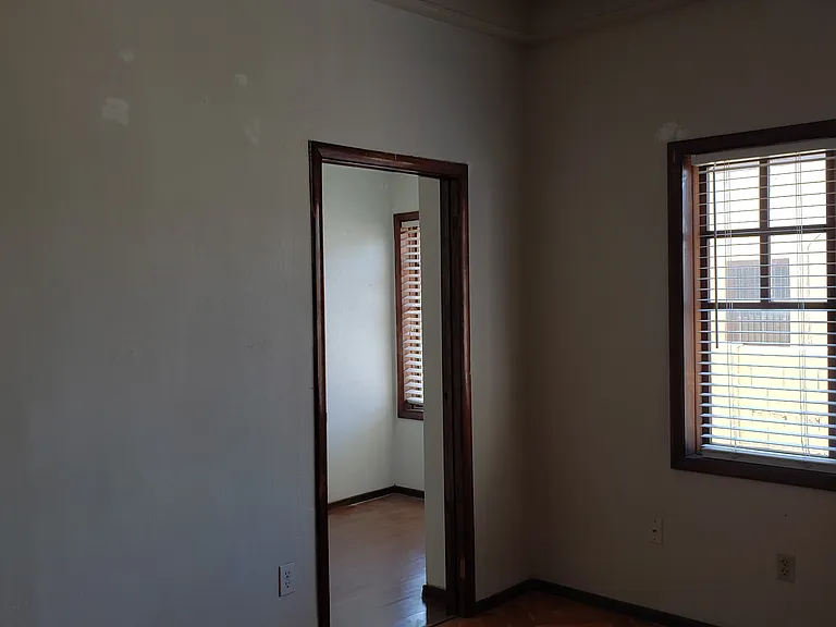 Avenue West Roosevelt St — Photo 12