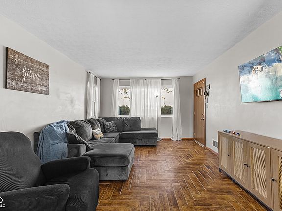 3rd image of 1863 S Franklin Rd