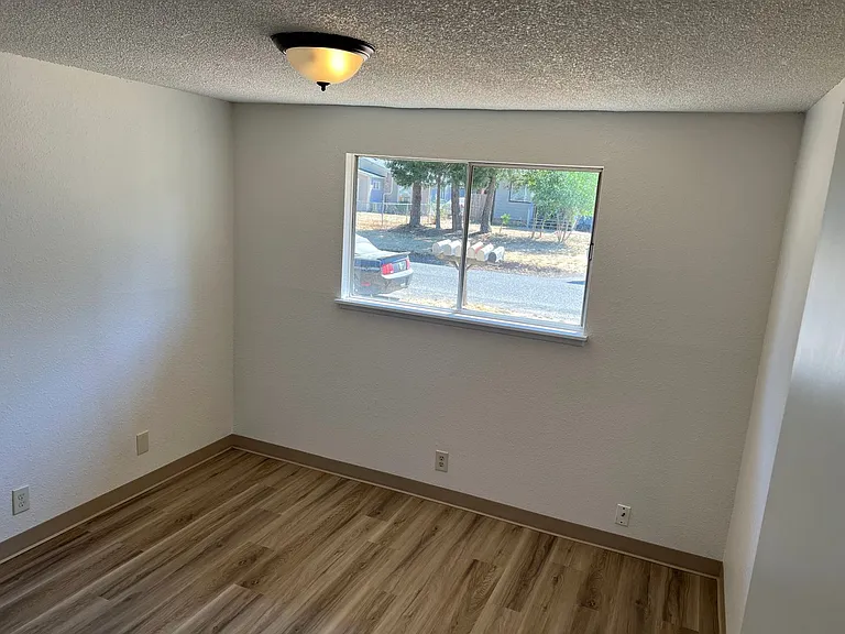 2 Bedroom 1 Bathroom Duplex in Springfield — Photo 11