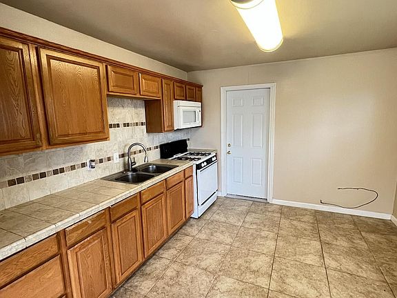 3rd image of 3356 Luna Ave