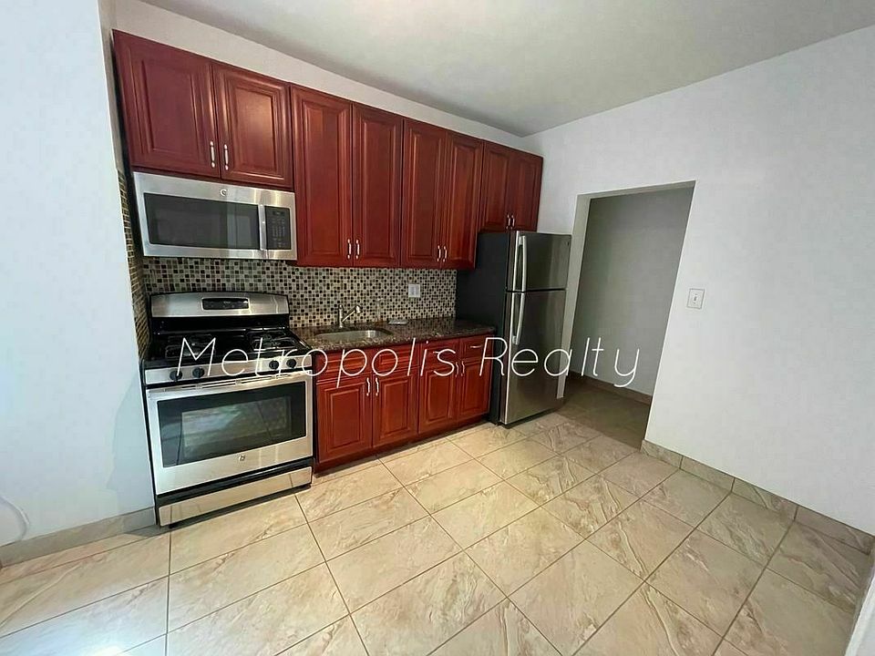 1st image of 2421 29th St