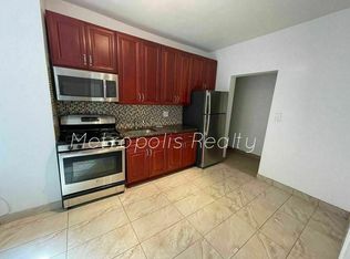2421 29th St, Astoria, NY 11102