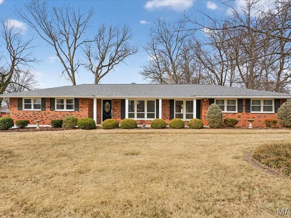 12055 Charwick Dr, Saint Louis, MO 63128