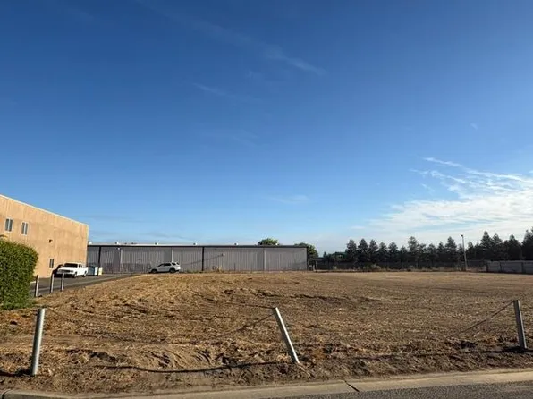2551 Mitchell Ct, Madera, CA 93637