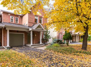 28 Appledale Dr, Ottawa, ON K2J 4W5