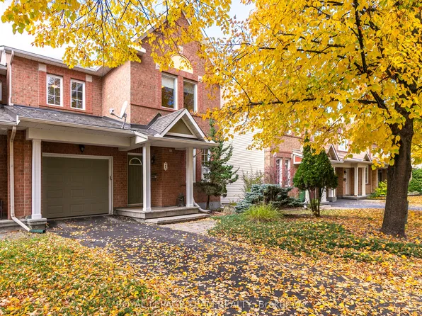 28 Appledale Dr, Ottawa, ON K2J 4W5