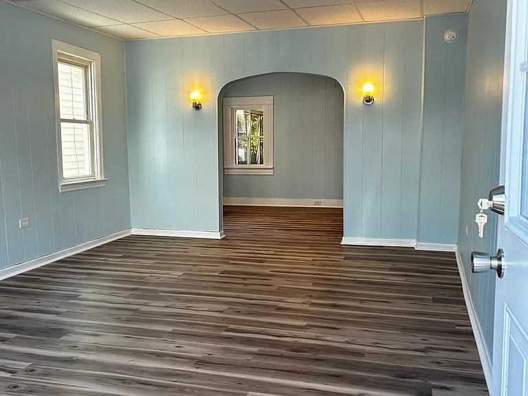 305 Jackson St — Photo 21