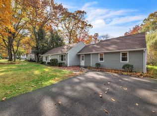 5 Edgewood Rd, Wilbraham, MA 01095