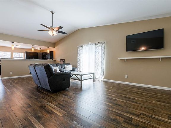 3rd image of 5077 Amhurst Ln
