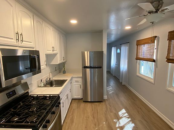 3rd image of 4409 Clairemont Dr