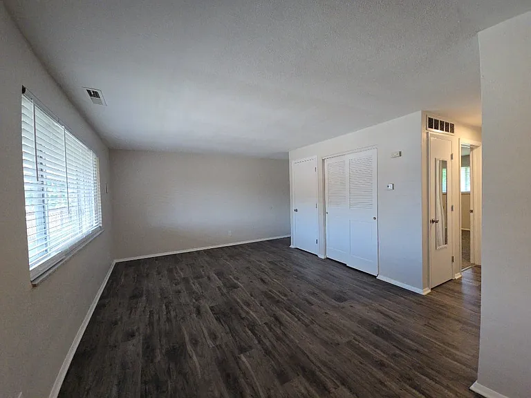 1005 E Pearl St #C — Photo 3