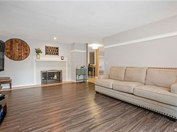 5th image of 5421 32nd Ct SE