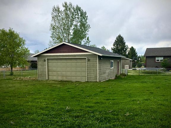 5th image of 3212 Helena Dr