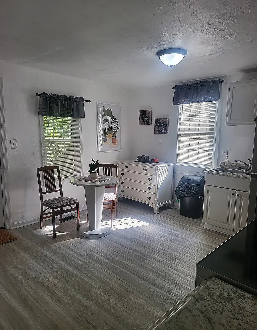 5 bed, 4092 sqft, $700 — Photo 3
