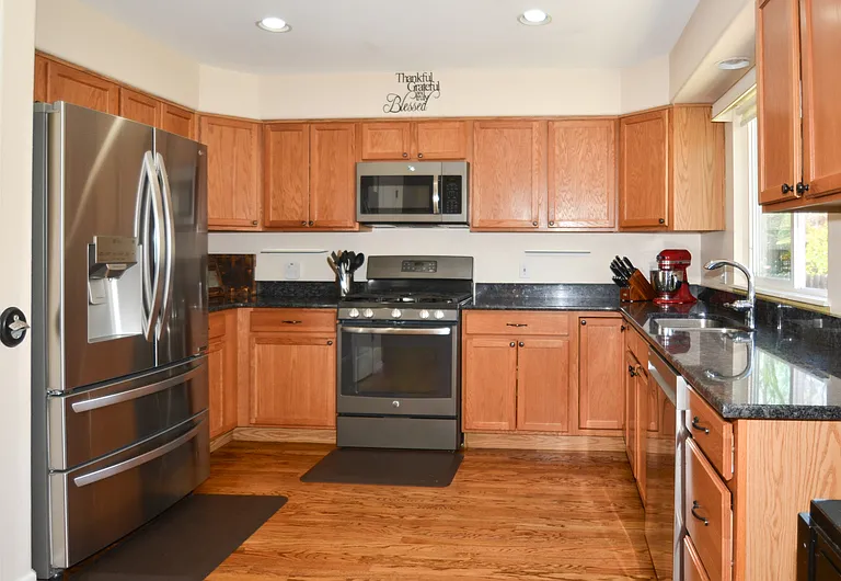 7012 Hillock Dr — Photo 4