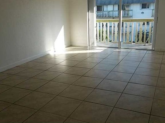 4th image of 15225 NE 6th Ave APT B307