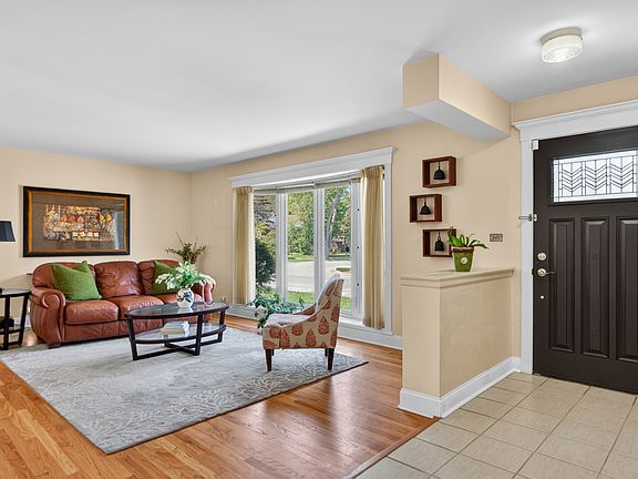 5th image of 3873 Brummel St