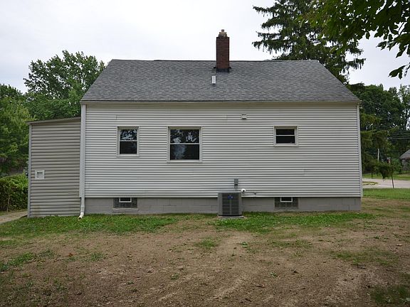 3rd image of 1112 Hartford Ave