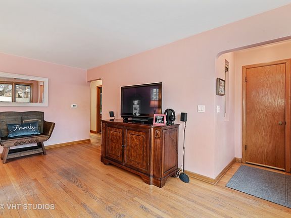 3rd image of 4953 N Oak Park Ave