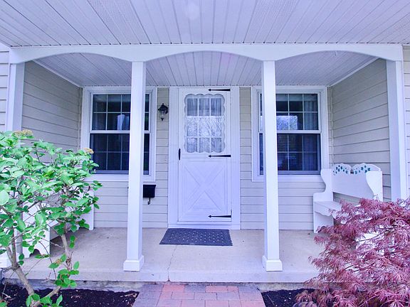 2nd image of 657 Burgundy Cir