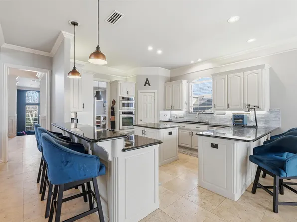 2817 Kingswood Dr, Grapevine, TX 76051