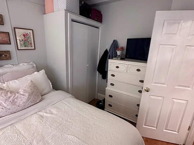 220 Hanover St #6 — Photo 4