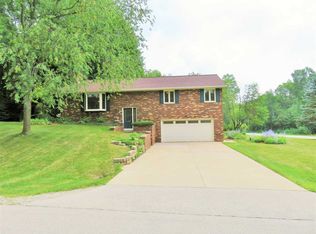 2241 Wildwood Dr, Suamico, WI 54173