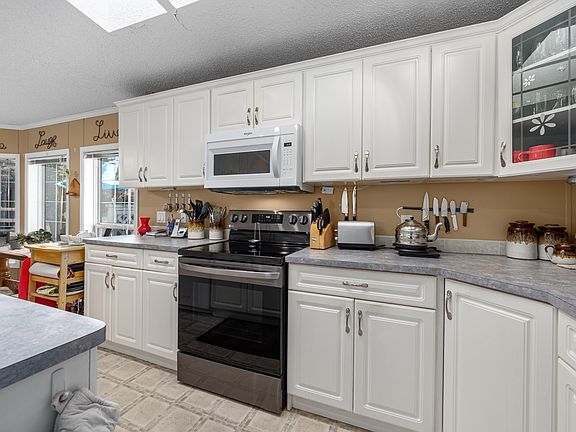 5th image of 1098 Houston St #34