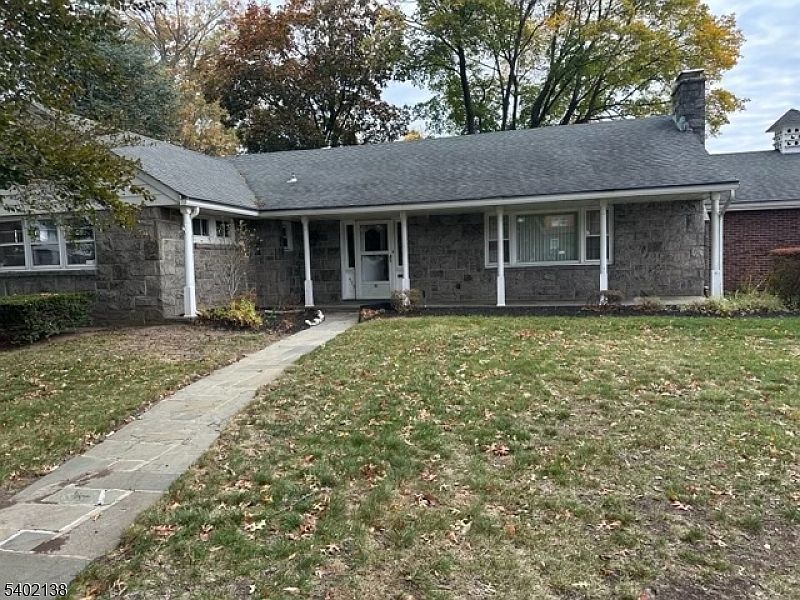 2nd image of 479 Grove St