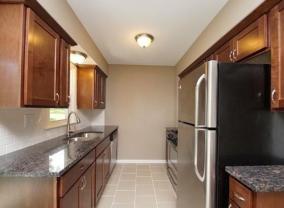 3rd image of 101 Mary Ann Ln