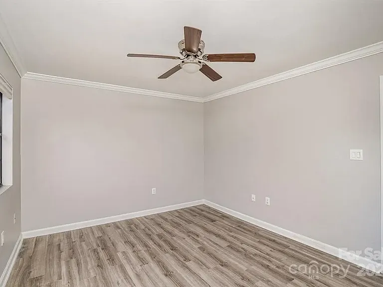 7610 Woods Ln #5 — Photo 6