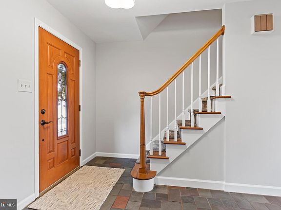 5th image of 613 Fairway Dr